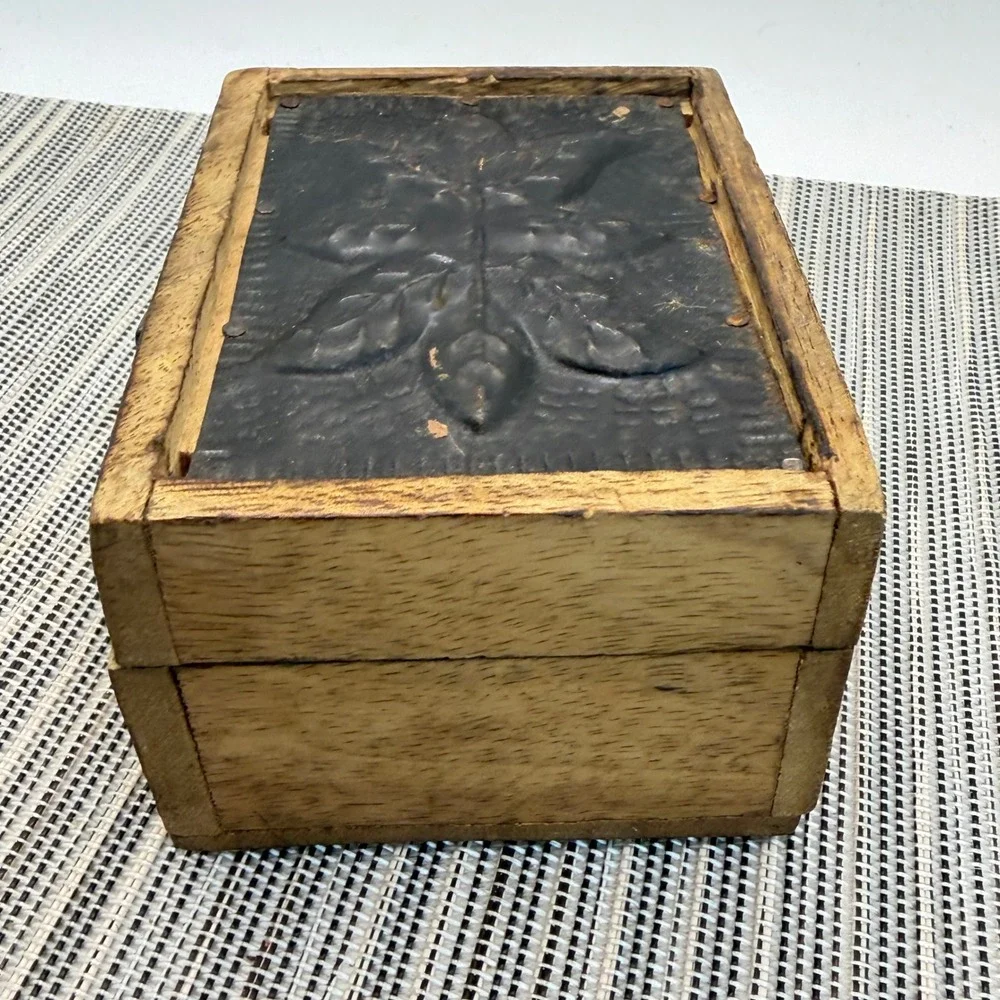 Rustic Wooden Trinket Box 4x3x2 Embossed Tin Leaf Lid Small Keepsake Storage‎